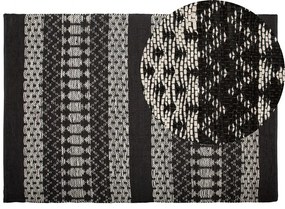 Kožený koberec 140 x 200 cm čierna/béžová SOKUN Beliani
