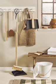 Ib Laursen Stolná metlička s lopatkou Beech Wood