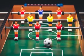 Stolný futbal 69x35,5 cm drevený stolný futbal ECOTOYS