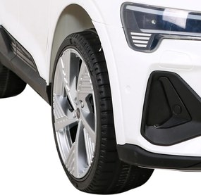Ramiz Audi E-Tron Sportback pre deti Biela + Pilot + pohon 4x4 + pomalý štart + rádio MP3 + LED