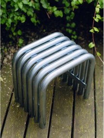 Kovová záhradná stolička v striebornej farbe Nokk – noo.ma