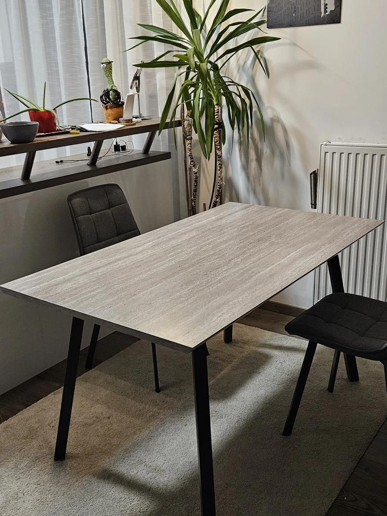 Po rozbalení a zložení sa zistilo, že doska stola je poškodená, a navyše je väčšia ako uvedené rozmery. pritom by bola vhodná aj po dizajnovej, aj po kvalitatívnej stránke.