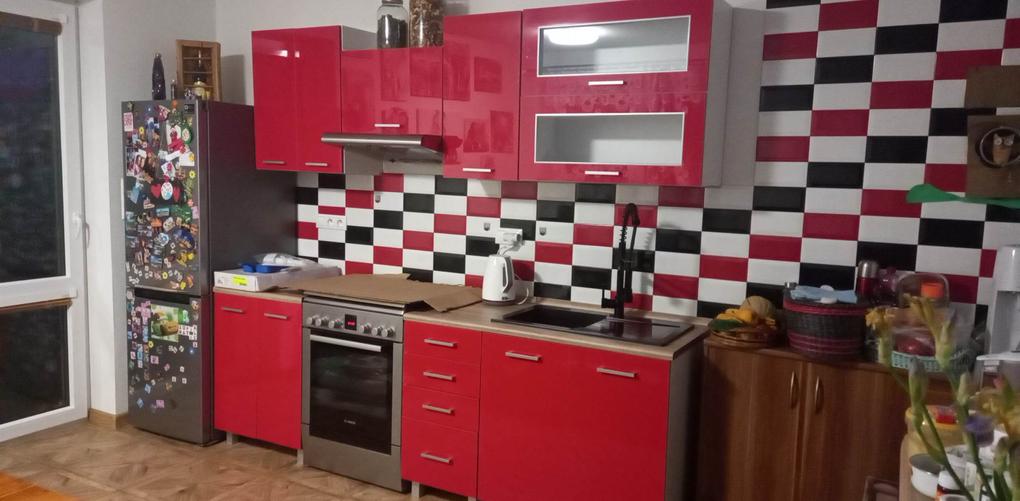 Veľmi pekná, skladanie dalo zabrať, sme spokojní 