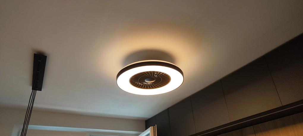 Nakoľko je veľa stropnych ventilátorov so svetom tak sme vyberali až nakoniec sme sa rozhodli pre tento typ,, keďže sme ho vydeli a vyskúšali v kamennom obchode tak sme hľadali už len tento typ iba s lepšou cenou no a u vás sme ho našli, zakúpili cez eshop a v kamennom obchode prišli vyzdvihnúť, ďakujem som s výrobkom spokojný.