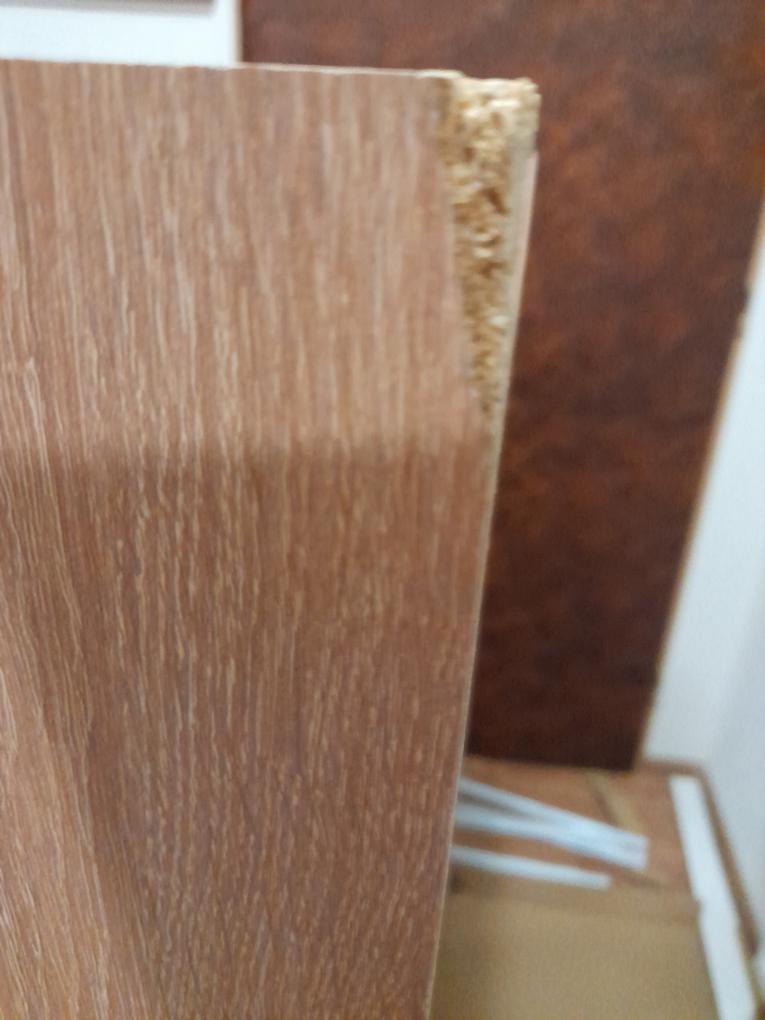 Sklamaná,poskodena prišla komoda